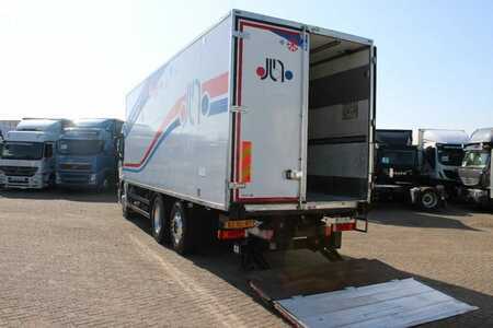 Iveco Stralis 6X2 EURO 5 + CARRIER + LIFT