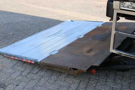 Iveco Stralis 6X2 EURO 5 + CARRIER + LIFT